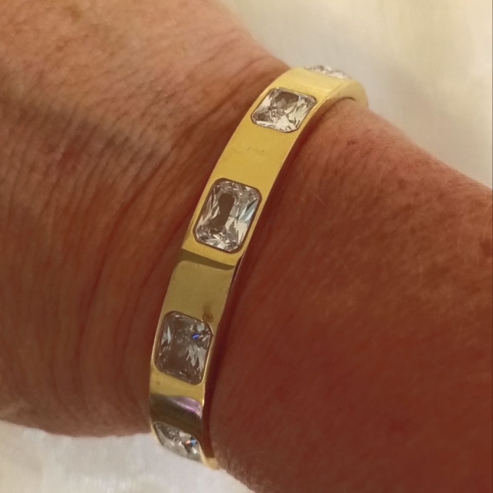 Gorgeous glistening Michael KORS statement bracelet! WITH LARGE SQUARE crystals